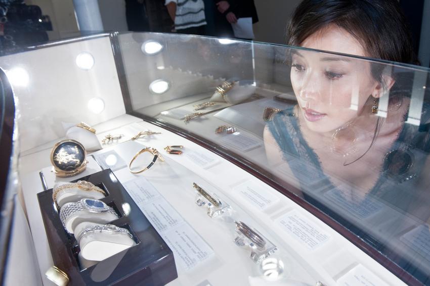 Chi-Ling Lin visiting the Longines Museum in Saint-Imier.