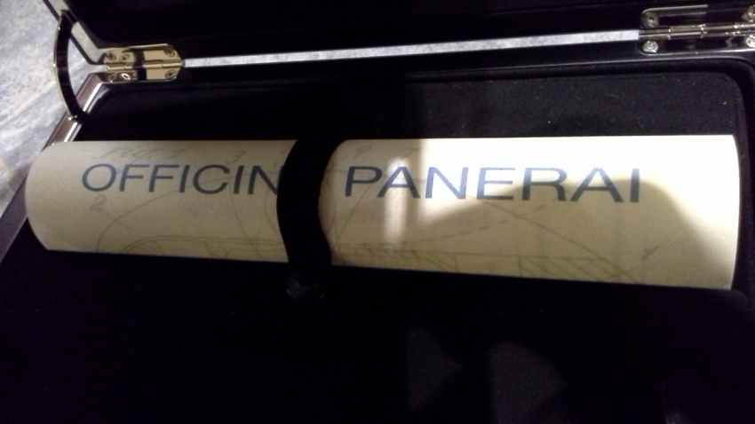 An inside peak into a Panerai Luminor box 