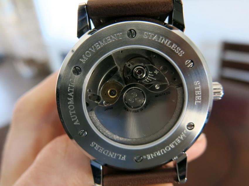 The Flinders is powered by a Miyota 9015 Automatic, that can be observed trough the sapphire crystal transparent case back