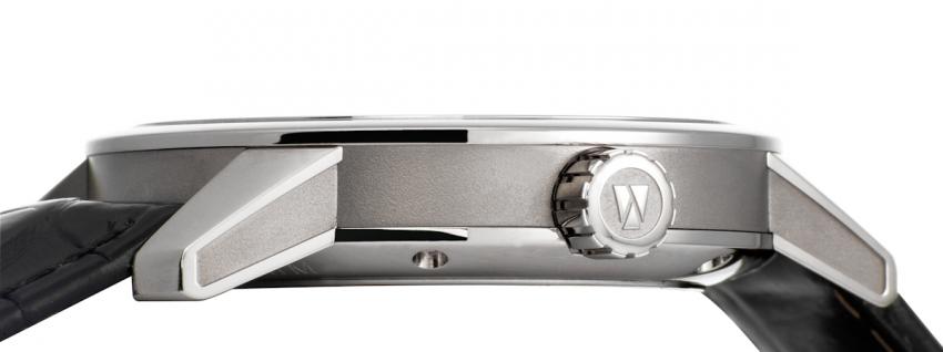 The case of Zeitwinkel 181° is crafted from the highly resistant 1.4435 steel.