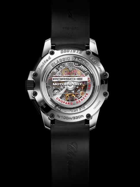 The sapphire crystal of the see-through case back is engraved with the inscription “Official Timing Partner Porsche Motorsport”.