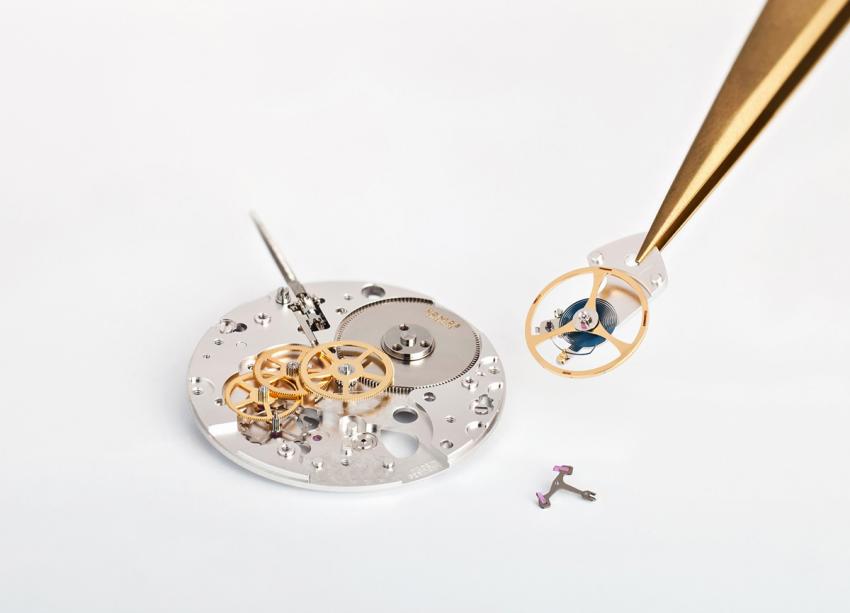 The in-house developed escapement, the NOMOS swing system.