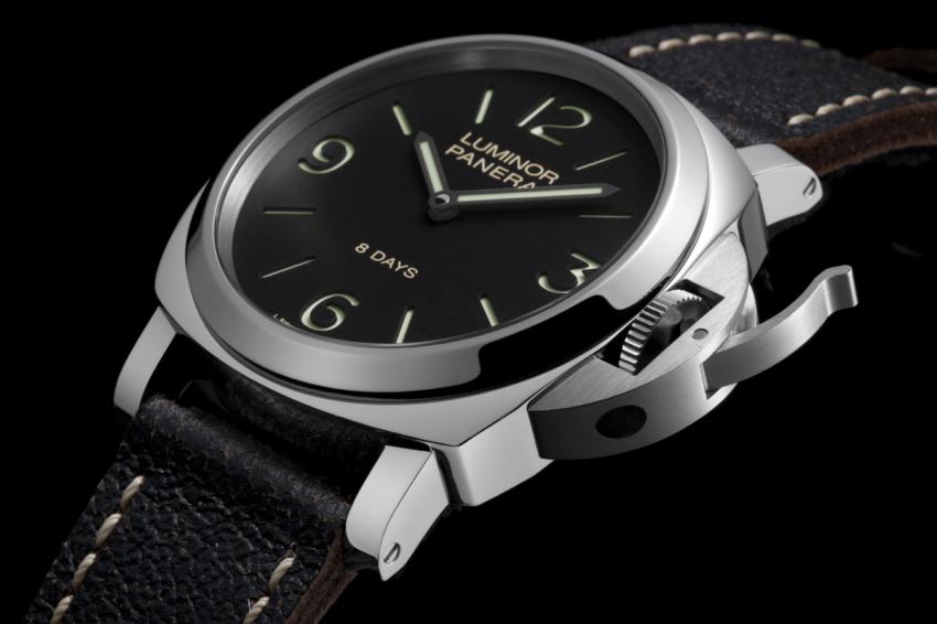 Panerai Luminor Base 8 Days Acciaio is powered by the newly developed, hand-wound P.5000, in-house calibre. 