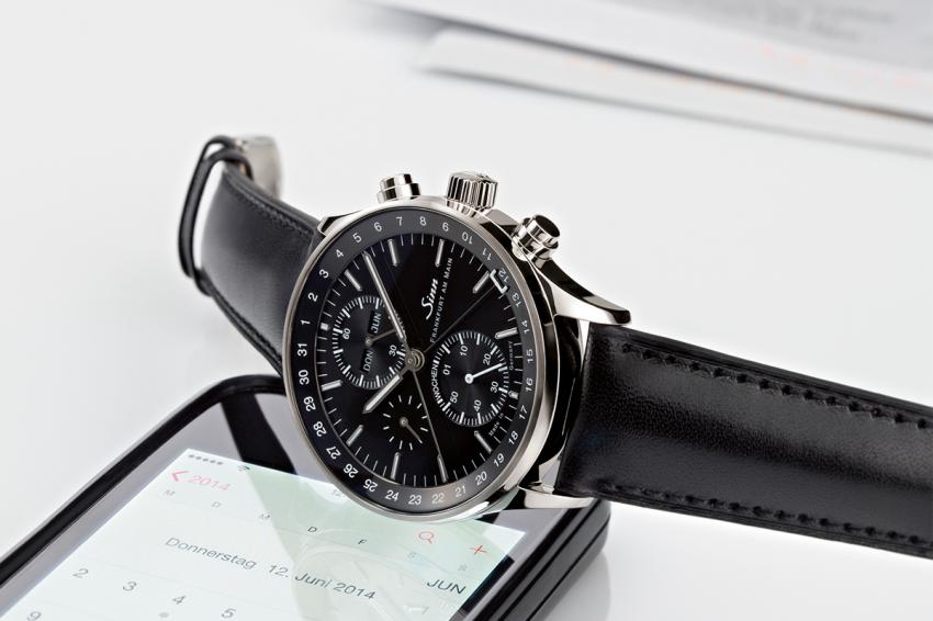 One of the 2014 novelties by Sinn is the 6052 The Frankfurt Financial District chronograph with calendar week display.