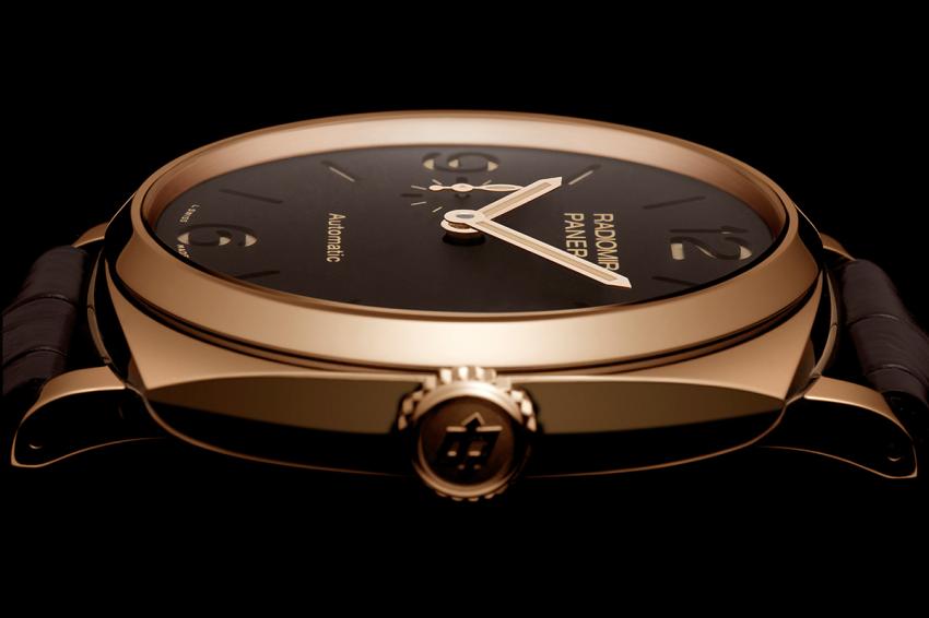 A side view of the Radiomir 1940 3 Days Automatic Oro Rosso (PAM573)