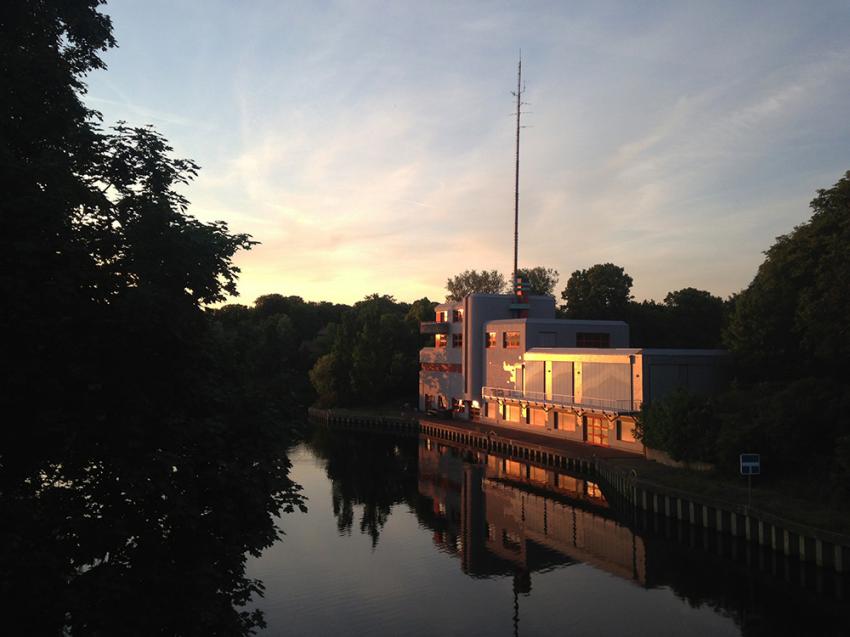 The new DEFAKTO office, in the scenic settings of the Hohenzollernkanal in Berlin