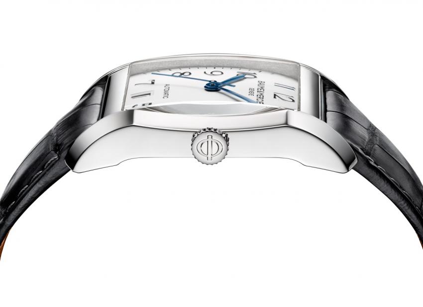 The beautifully curved sapphire crystal is revealed in this side view of the Baume & Mercier Hampton Automatic 10155
