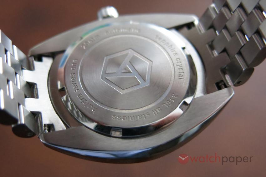 The AEVIG logo engraved on the stainless steel back of the Huldra.