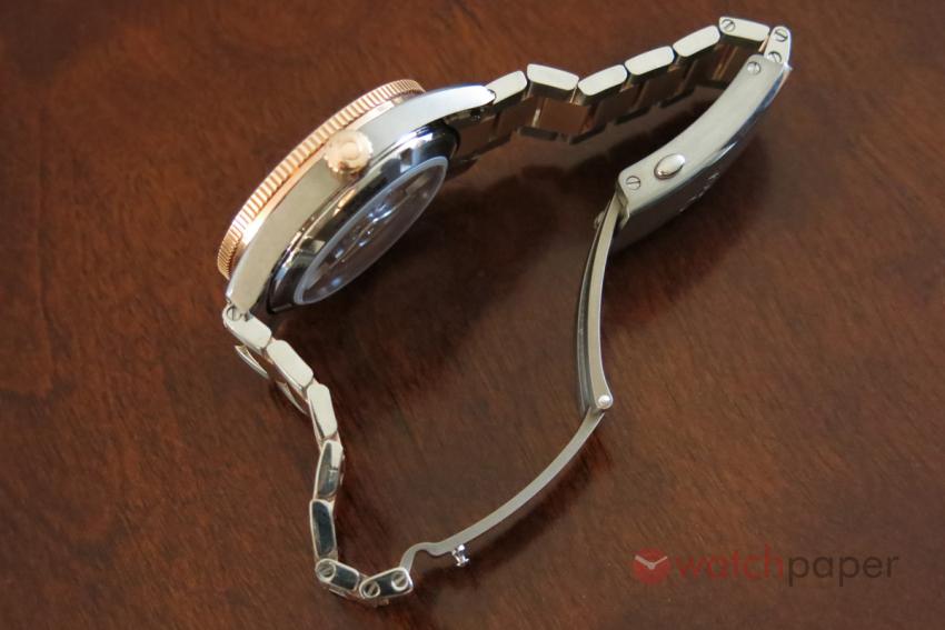 OMEGA’s patented screw-and-pin bracelet