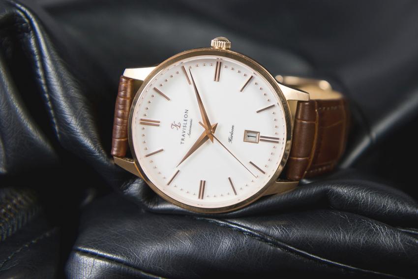 The Heirloom Series is inspired by vintage Patek Calatravas.