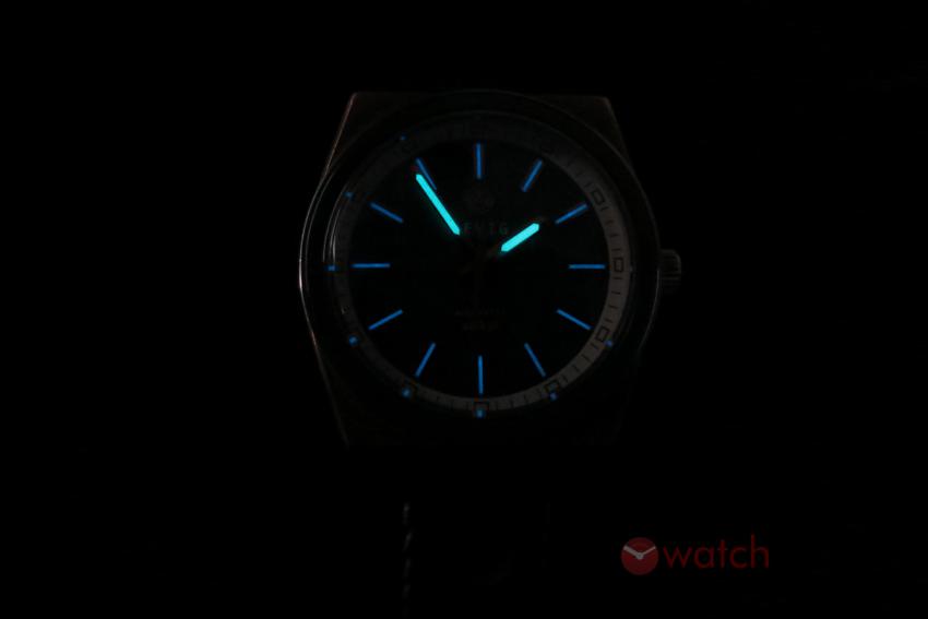 AEVIG Valkyr in the dark.