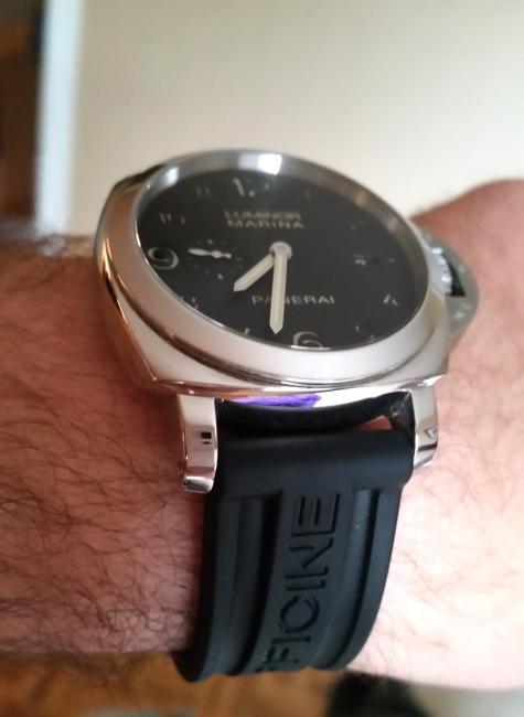 Panerai Luminor Marina 1950 3 Days Automatic Acciaio PAM00359 on OEM rubber strap.