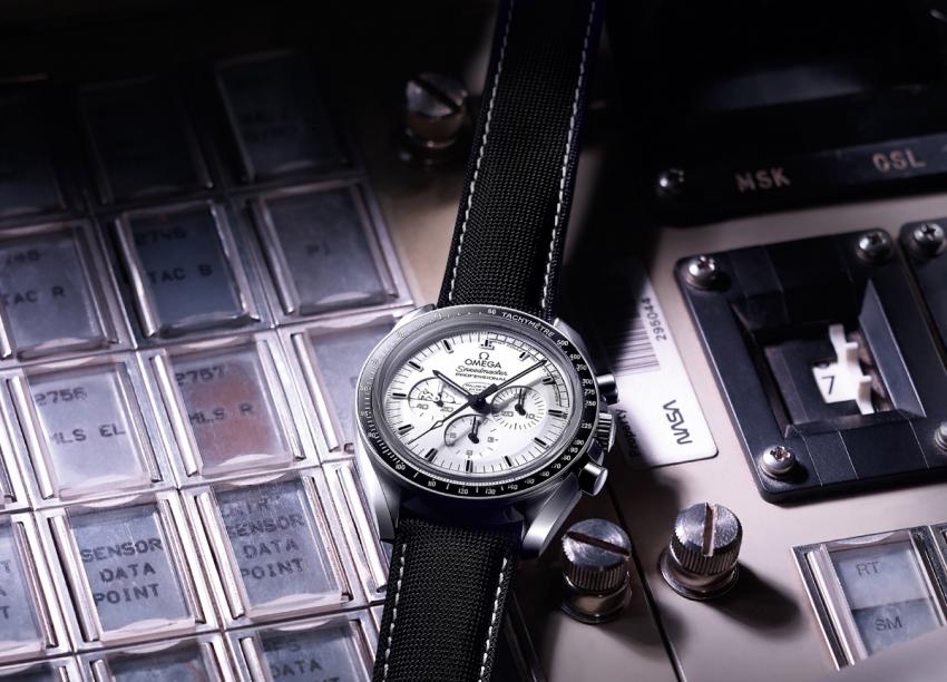 Omega Speedmaster Apollo 13 Silver Snoopy Award is  limited to 1,970 pieces.