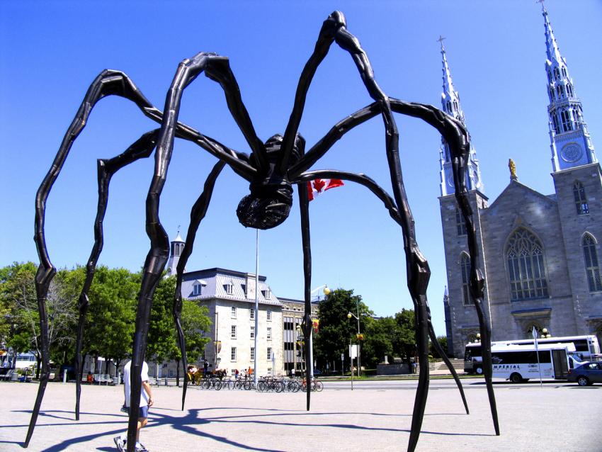 Louise Bourgeois, Maman, in Ottawa, near the National Gallery of Canada