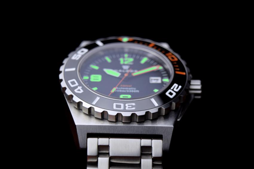 A lume shot of the Haldor Abissi 1000M