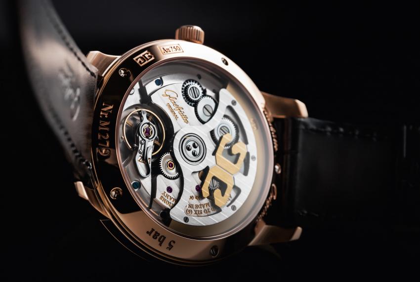 The sapphire crystal back of the Senator Excellence revealing the carefully decorated Calibre 36.