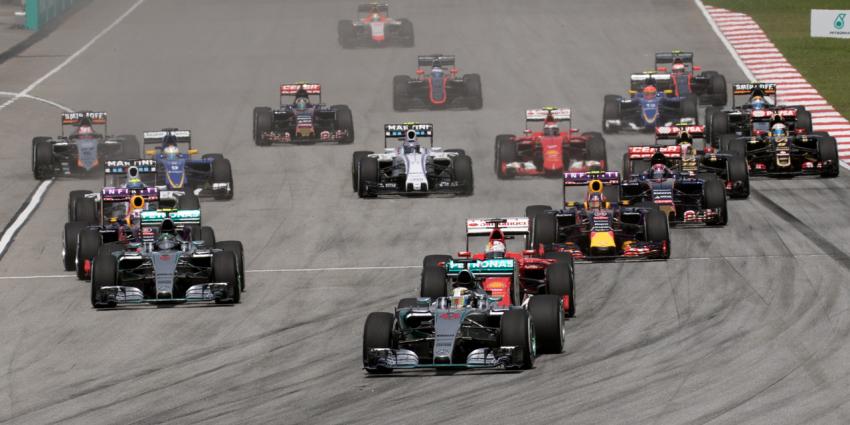 2015 Malaysian GP opening lap (Credit: Morio)