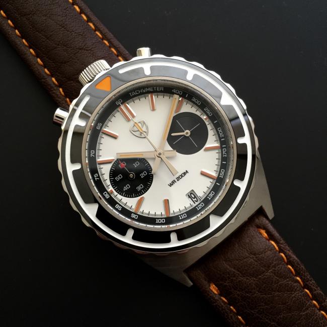Stuckx Panda Bull is a vintage-inspired mecha-quartz chronograph