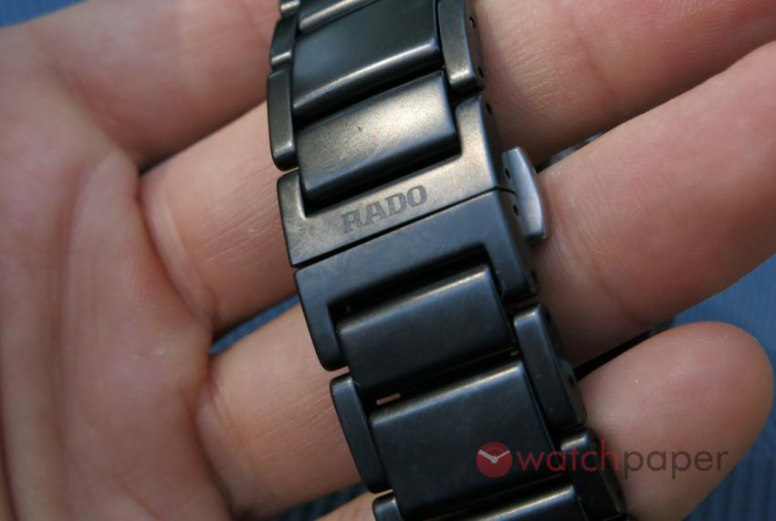 The matt black ceramic bracelet of the Rado True Open Heart.