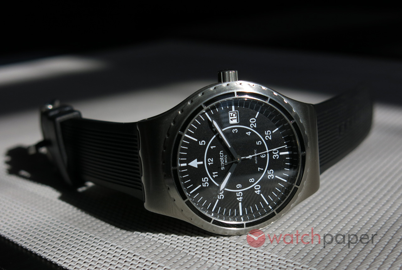 Hostal mini término análogo Swatch SISTEM51 IRONY hands-on review | WatchPaper